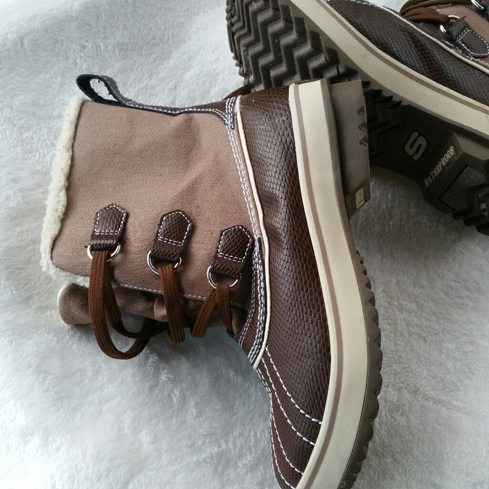 Skechers Thinsulate 7.5 Brown Duck Boots